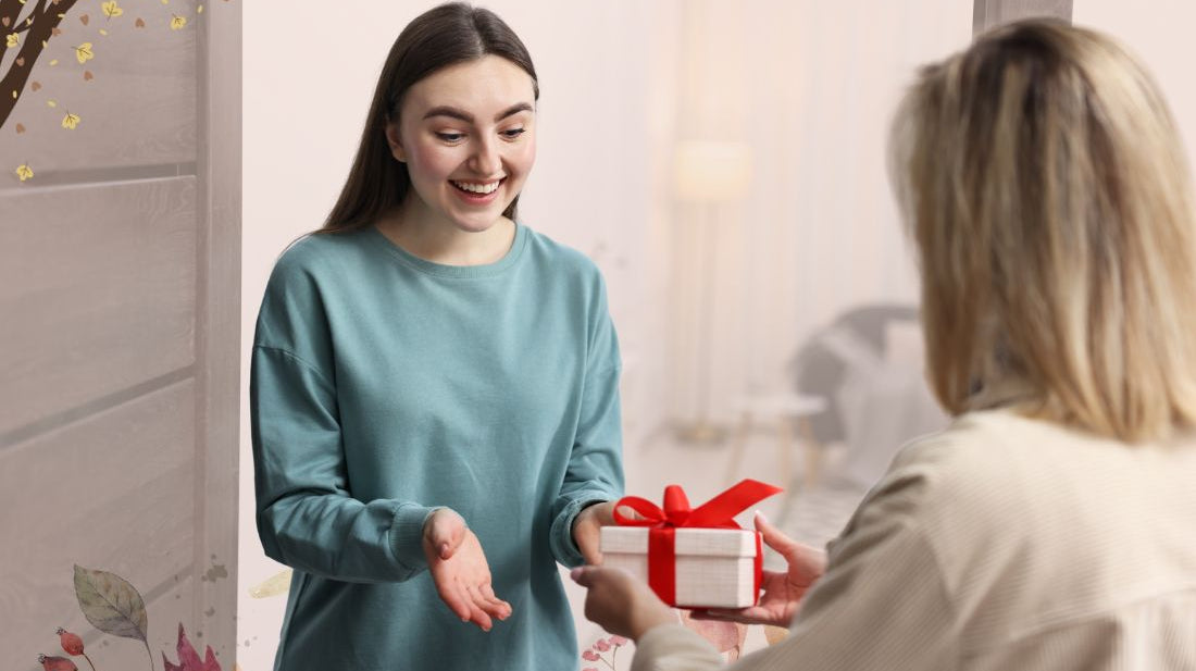 Be the Best Houseguest: Unique Gifts for Fall Gatherings