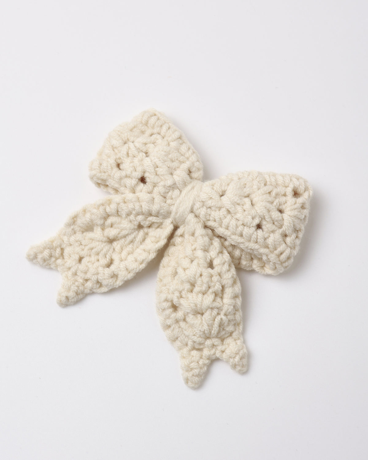 Detail flat lay of Quincy Mae Baby Crochet Bow in Natural