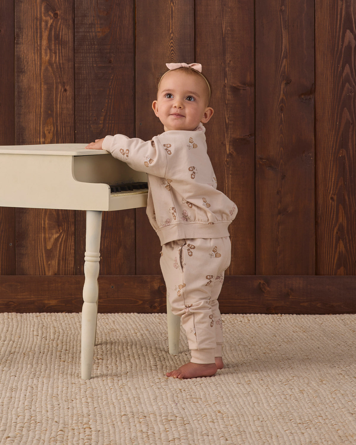 Quincy Mae Relaxed Fleece Sweatshirt in Mittens and Quincy Mae Relaxed Fleece Sweatpant in Mittens