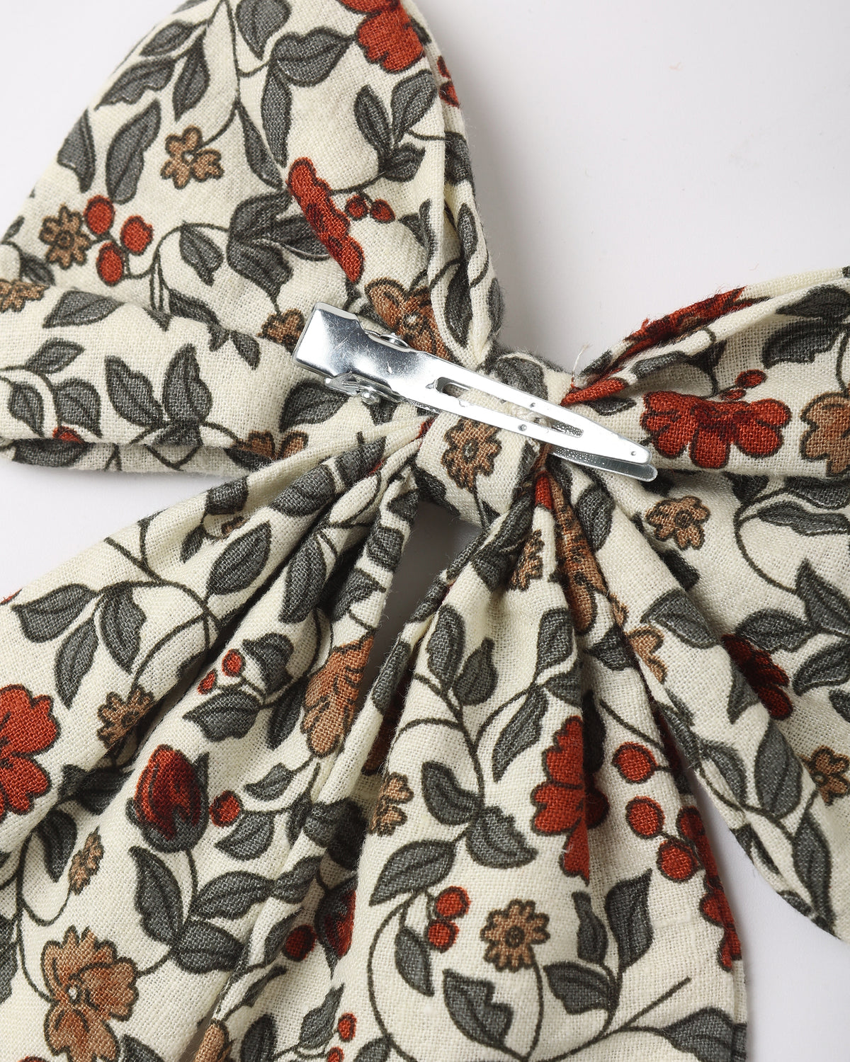 Rylee+ Cru Oversized Bow | Holiday Floral back details