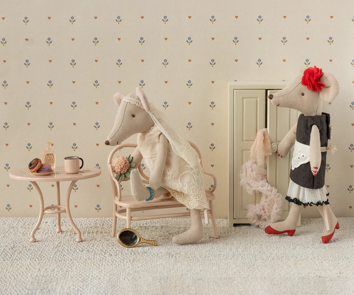 Beautician Mouse - Mum Mouse styled Maileg scene