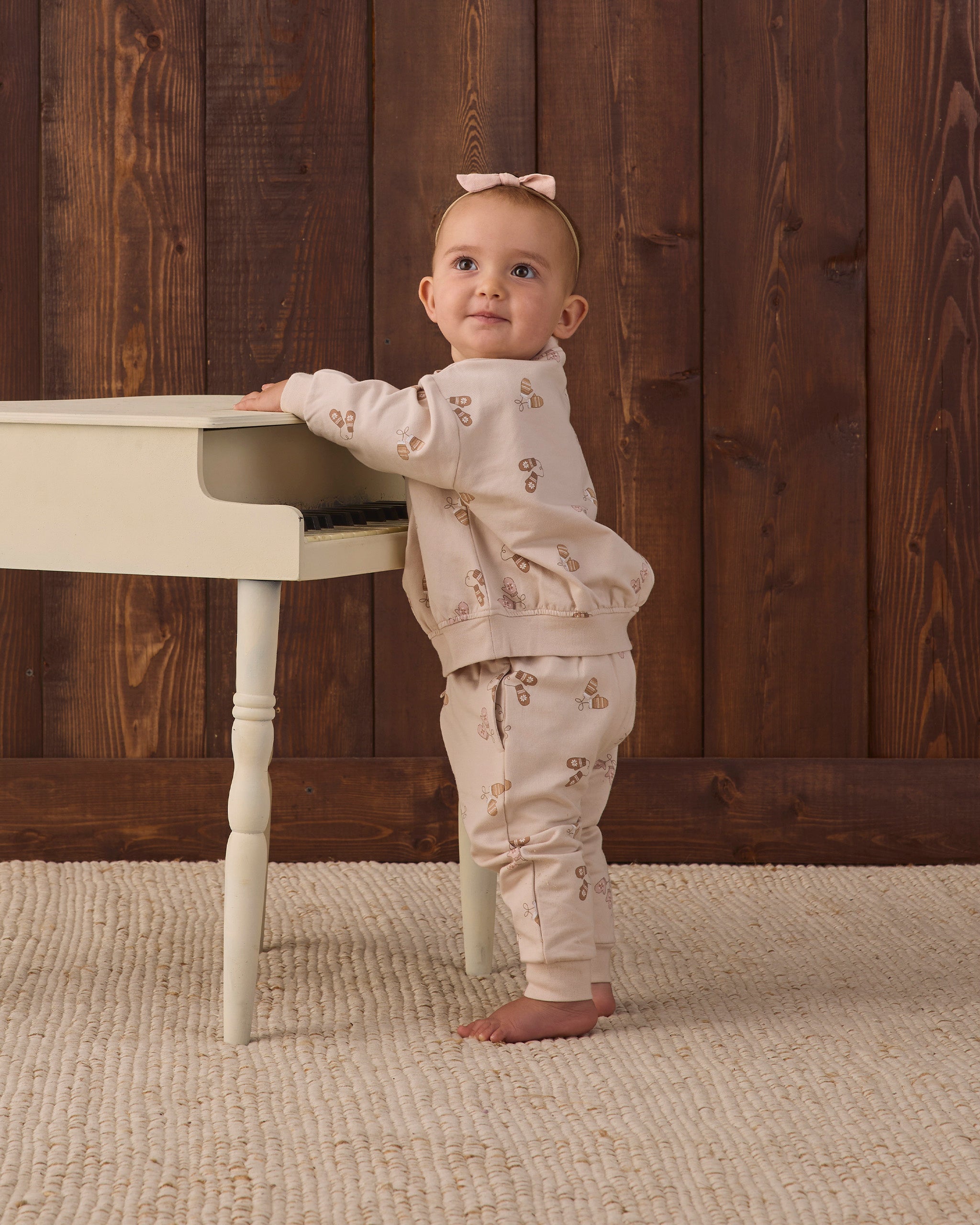 Quincy Mae Relaxed Fleece Sweatshirt in Mittens and Quincy Mae Relaxed Fleece Sweatpant in Mittens