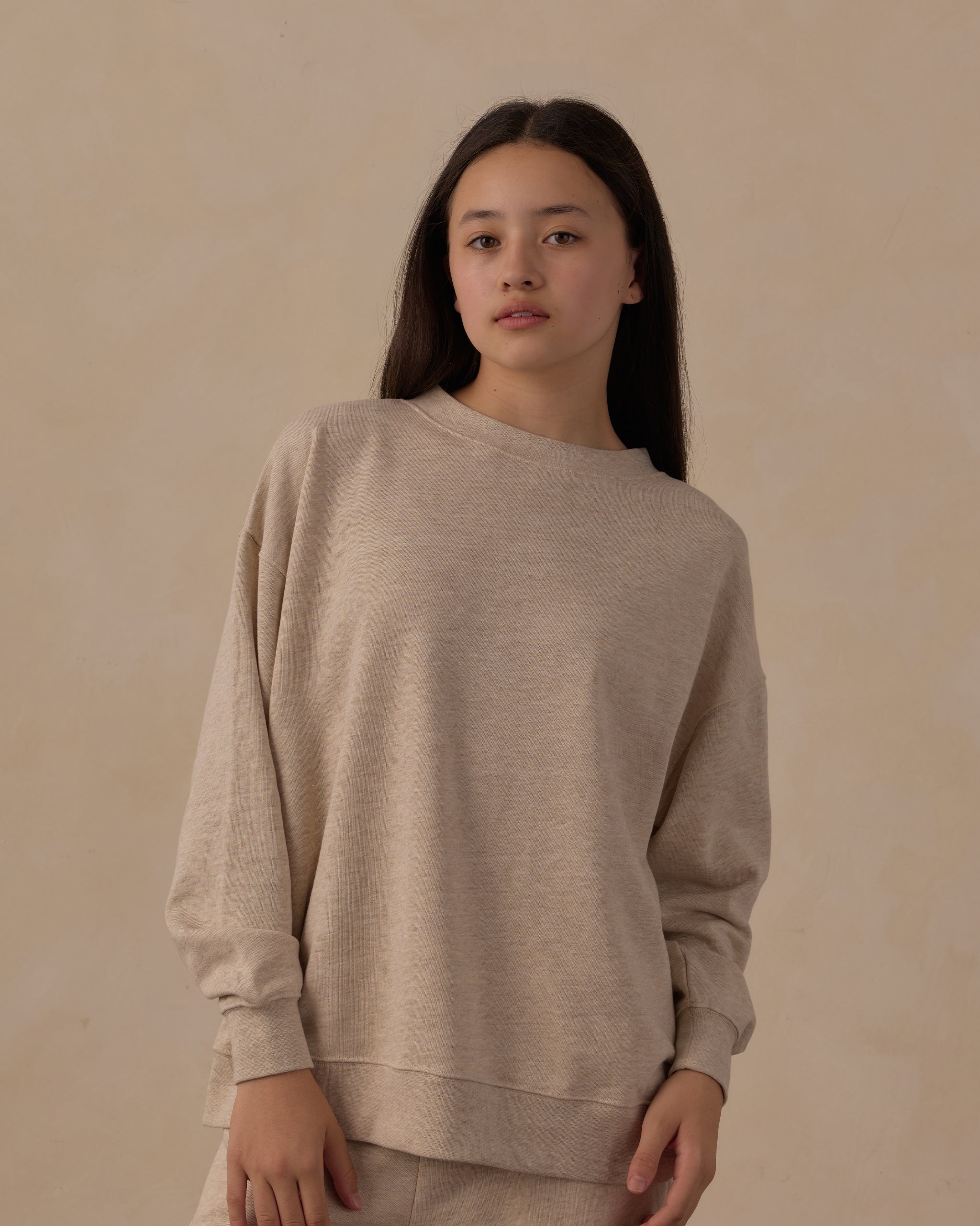 Girl wearing the Rylee + Cru Teen Oversized Mock Neck | Heathered Ash