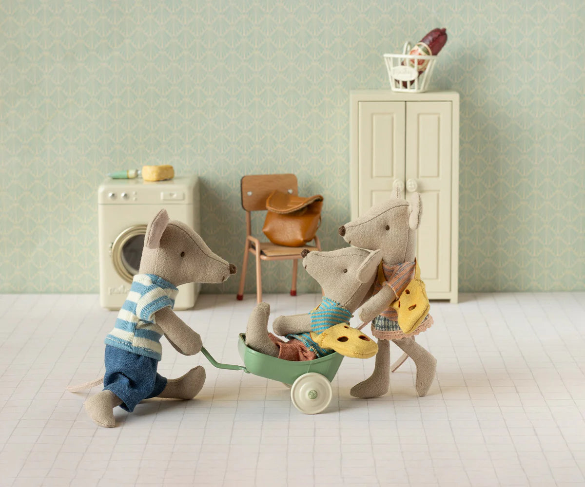 Maileg Tricycle Mouse, Big Brother - Brown play scene