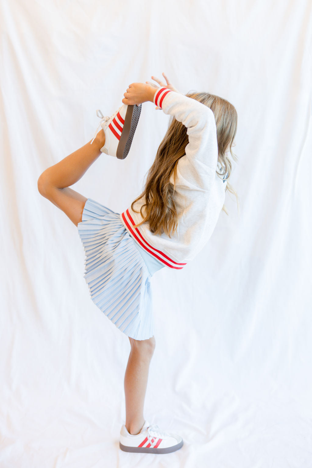 parfum de fit pleaded skirt with outfit idea 