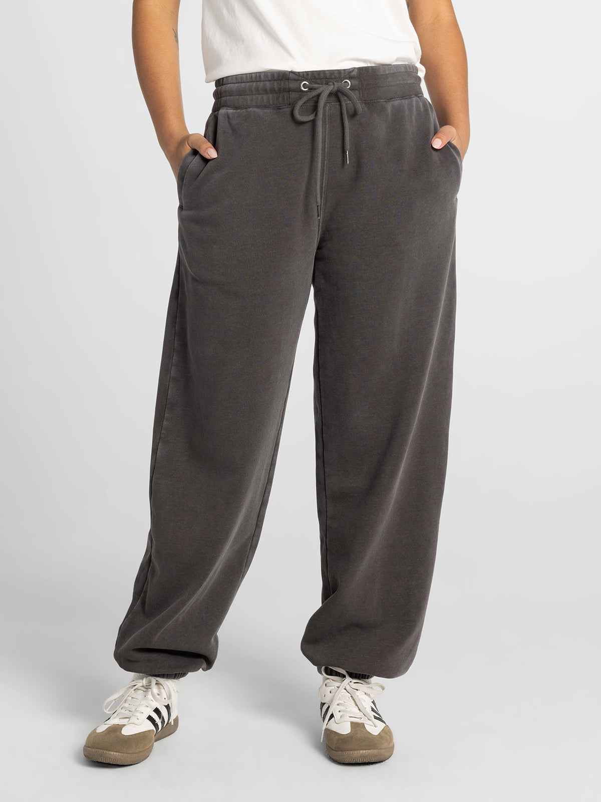 Thread & Supply Ashford Jogger | Espresso studio photo