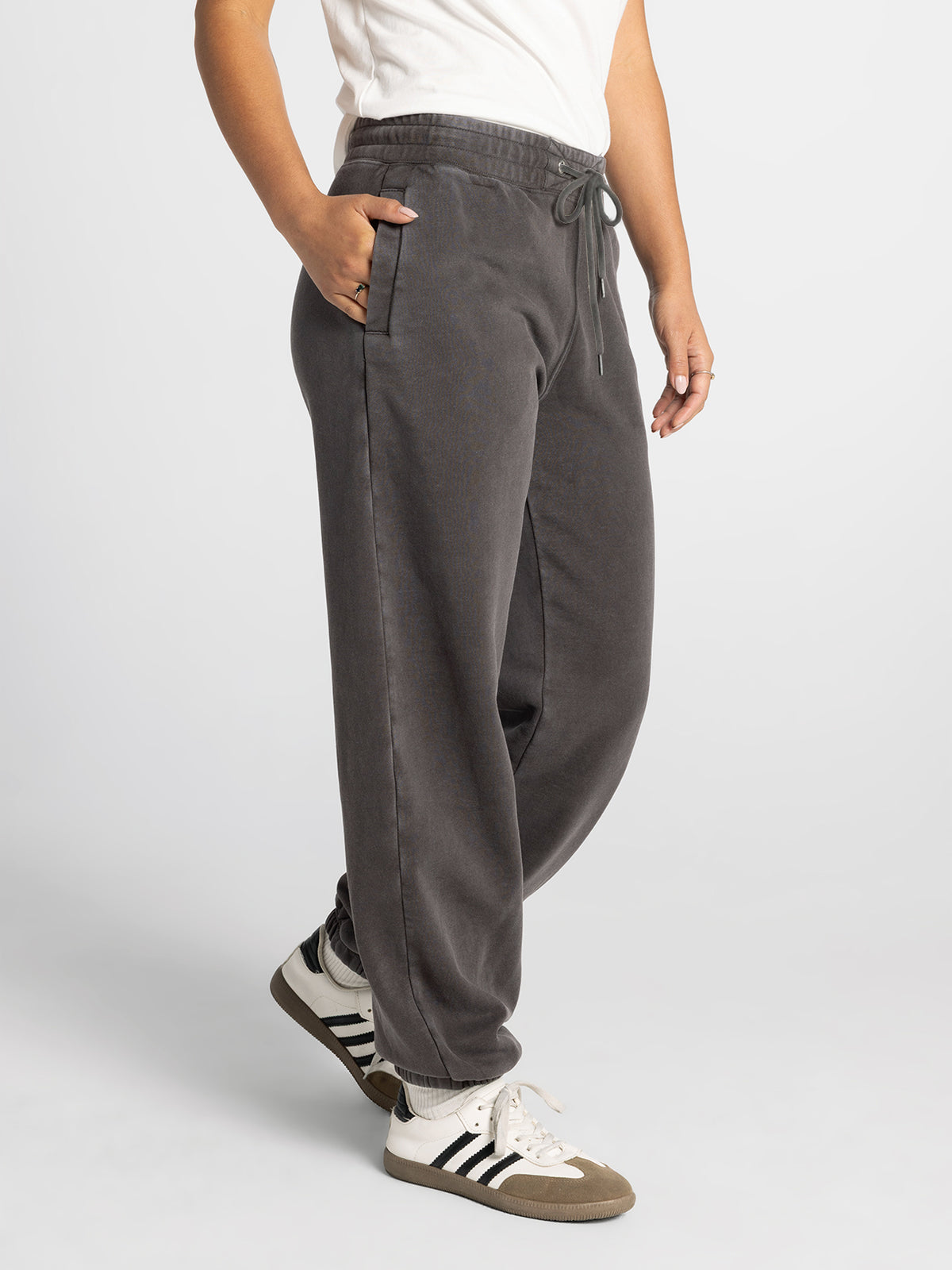 Thread & Supply Ashford Jogger | Espresso side model photo