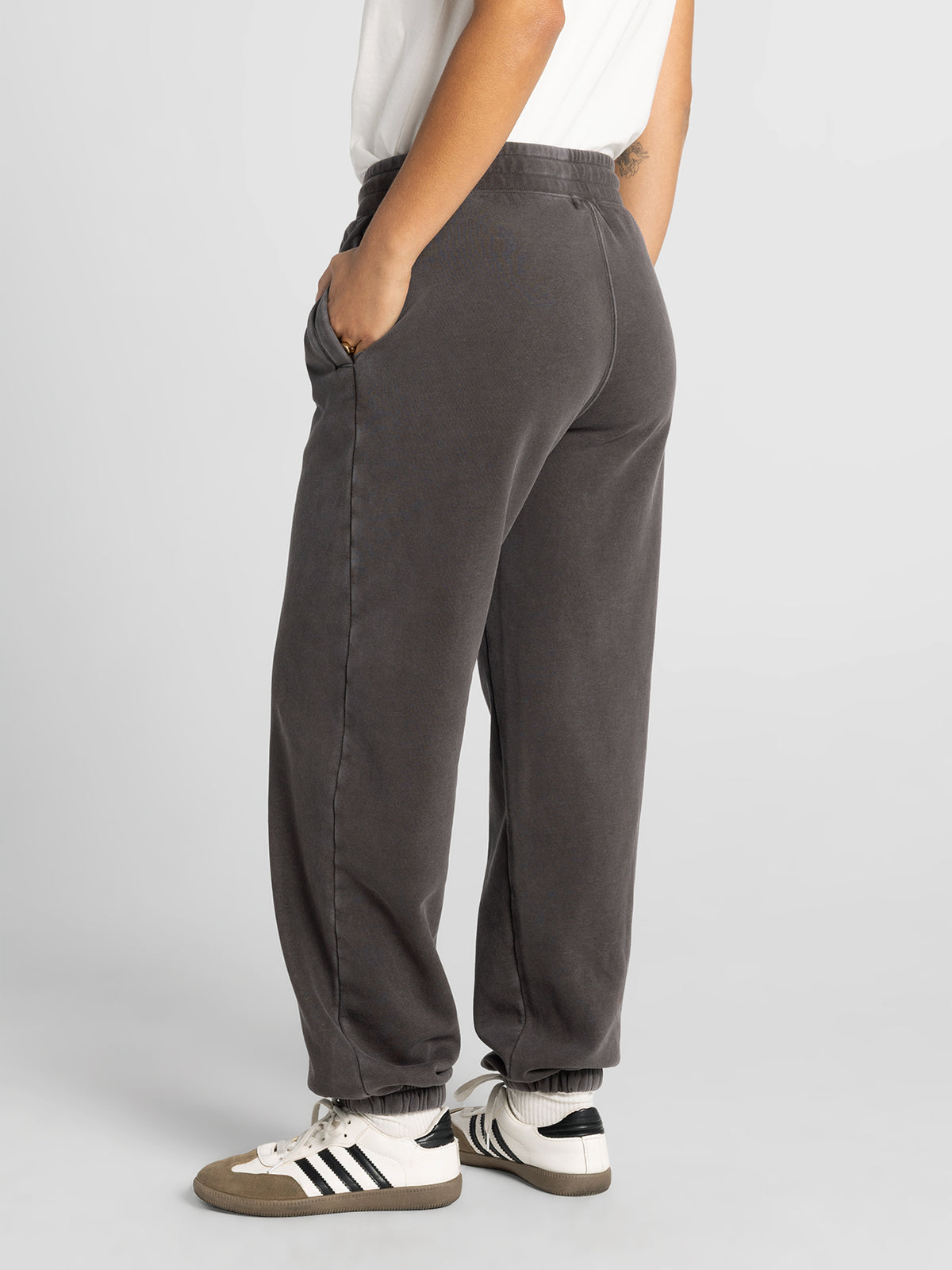Thread & Supply Ashford Jogger | Espresso model portrait back view