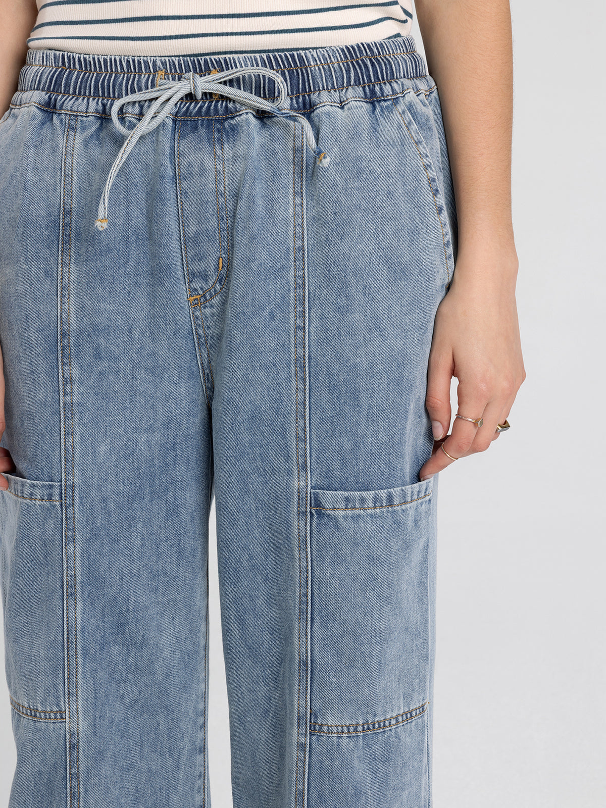 Thready & Supply Concord Pants | Kacey Wash details photo